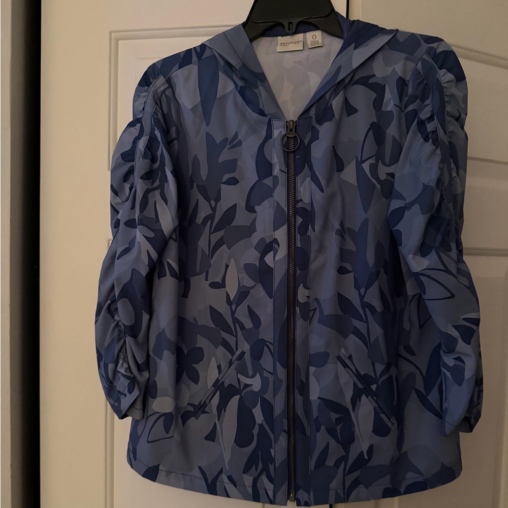Chico’s zenergy Light Blue Floral Hooded Jacket size 0/small